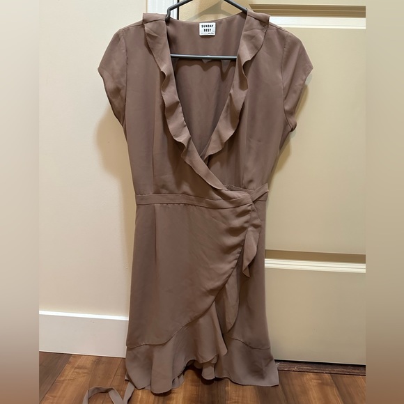 Aritzia Sunday Best Savoy Dress - Size 2 - Picture 1 of 7